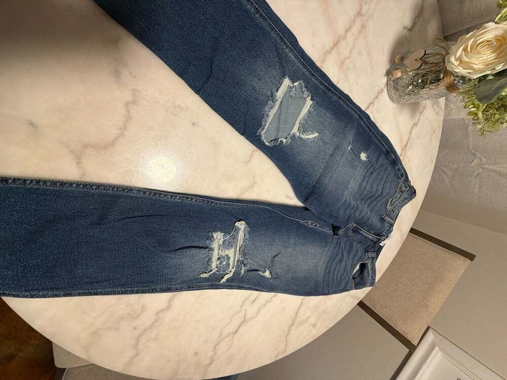Hollister Curvy High-Rise Mom Jean Vintage Stretch Distressed Jeans Size 9R - Picture 4 of 4